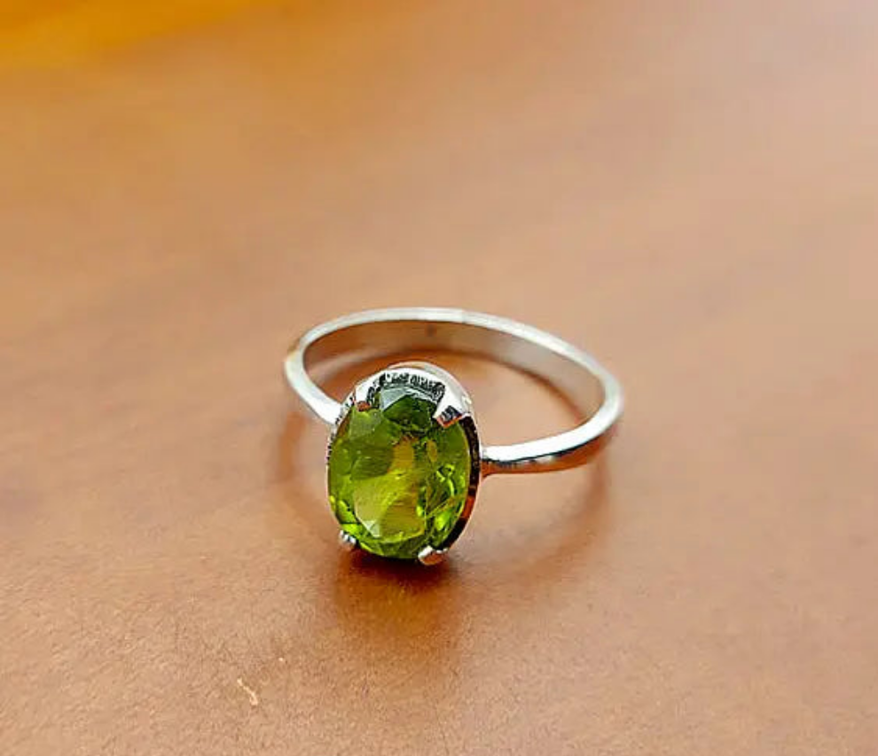 August Birthstone Peridot Silver Ring – Oval Cut Natural Green Gemstone