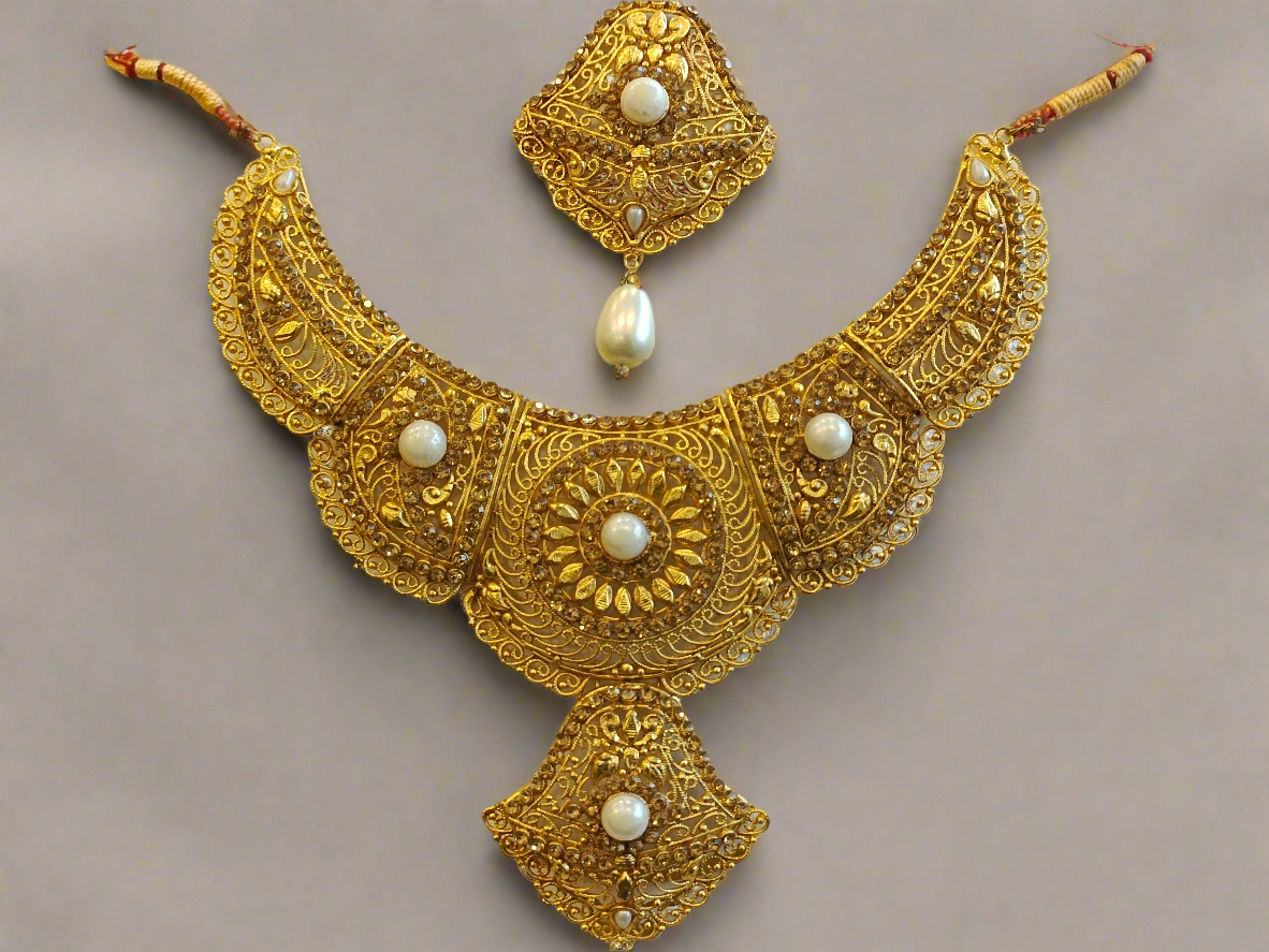 Trending Bridal jewelry gold Polish set