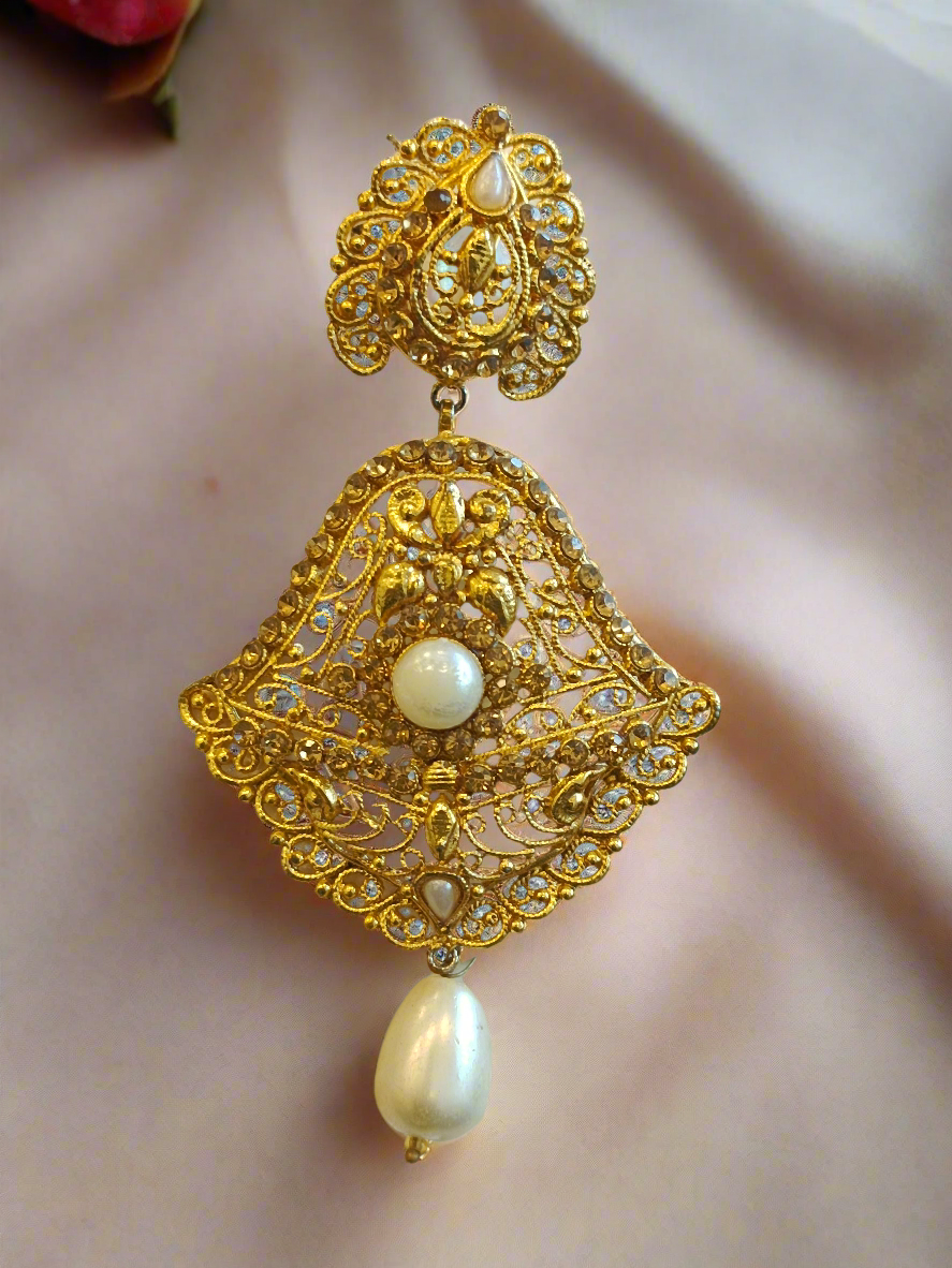 Trending Bridal jewelry gold Polish set