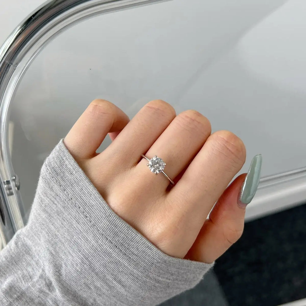 Elegant Solitaire Round-Cut Engagement Ring