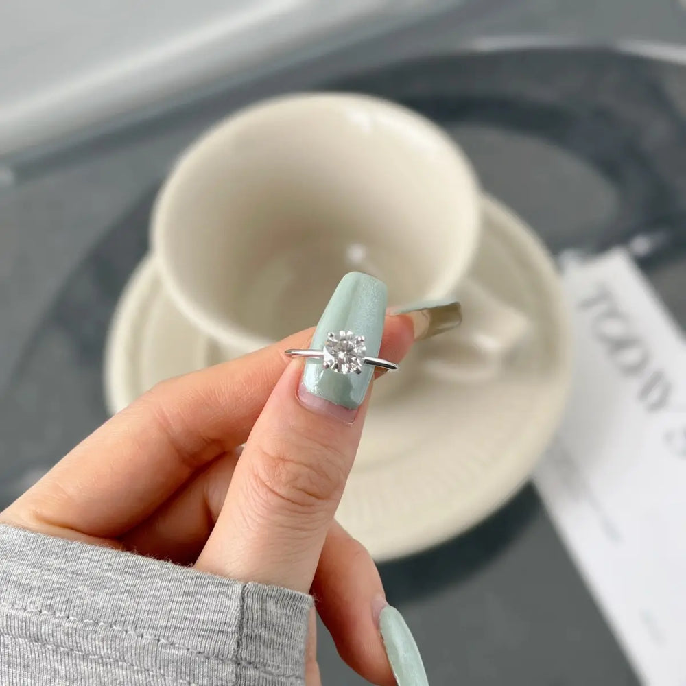 Elegant Solitaire Round-Cut Engagement Ring